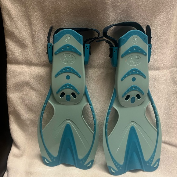 Speedo Aqua and Gray Swim Fins - Picture 2 of 6